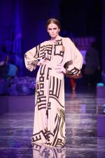 Model walks the ramp for J J Valaya at Wills Lifestyle India Fashion Week Autumn Winter 2012 Day 5 on 19th Feb 2012 (67).JPG